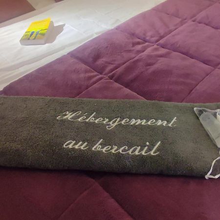 Hebergement Au Bercail Beaumont-sur-Sarthe Zewnętrze zdjęcie